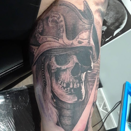 Explore women thigh tattoo ideas, creative tattoo ideas in Hamburg, available at New Horizon Tattoo