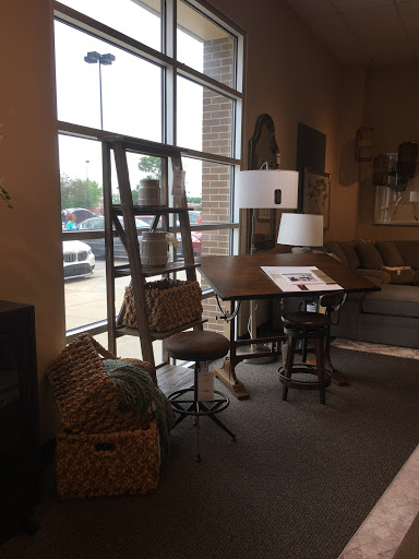 Furniture Store «La-Z-Boy Furniture Galleries», reviews and photos, 8600 NE Flintlock Rd, Kansas City, MO 64157, USA