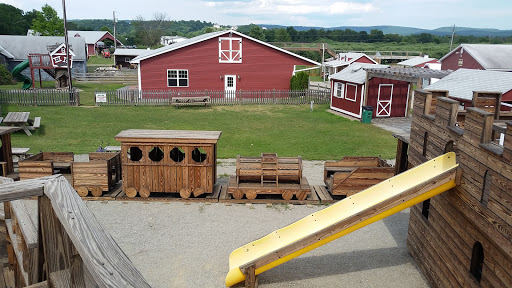 Orchard «Barton Orchards - Noxon Road Store Open Year Round - The Farm is CLOSED for the Season.», reviews and photos, 63 Apple Tree Ln, Poughquag, NY 12570, USA