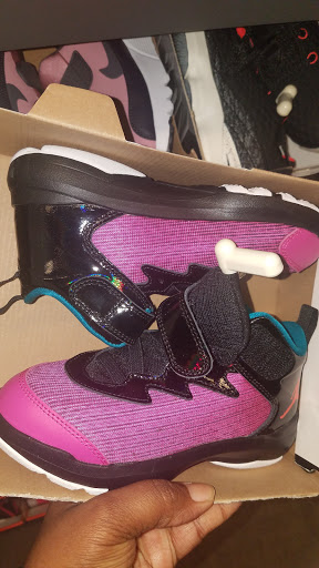 Sporting Goods Store «Nike Clearance Store», reviews and photos, 1275 Marina Blvd, San Leandro, CA 94577, USA