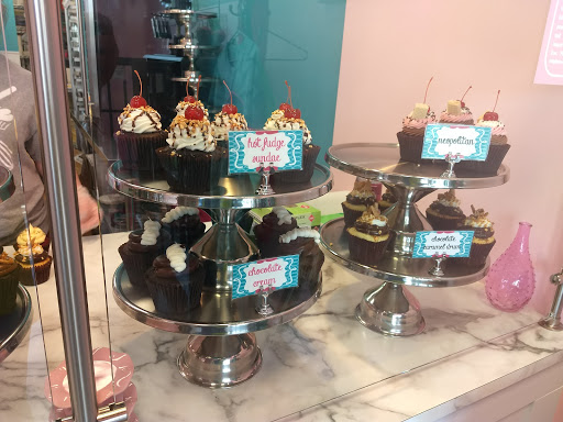 Dessert Shop «Smallcakes Cupcakery and Creamery», reviews and photos, 15624 Pilot Knob Rd, Apple Valley, MN 55124, USA