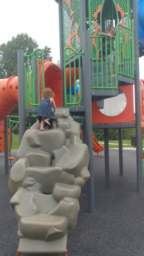 Water Park «Leon Corlew Park & Splash Pad», reviews and photos, E Schwarz St & S Main Street, Edwardsville, IL 62025, USA