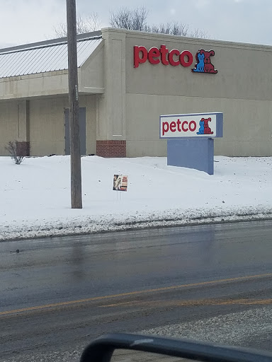 Pet Supply Store «Petco Animal Supplies», reviews and photos, 3115 Iowa St, Lawrence, KS 66046, USA