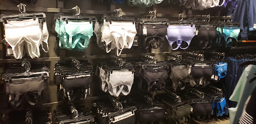 Clothing Store «Under Armour Factory House», reviews and photos, 3026 Outlet Dr, Edinburgh, IN 46124, USA