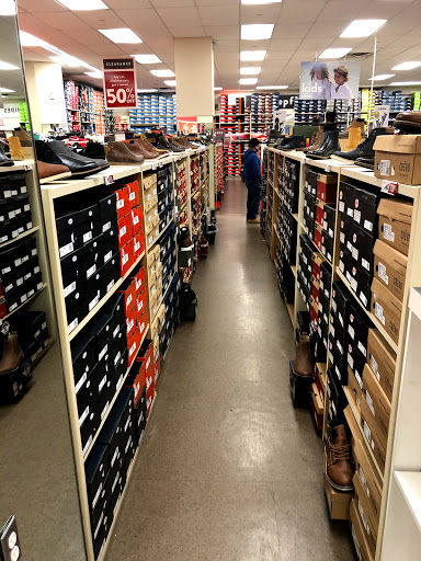 Shoe Store «Famous Footwear», reviews and photos, 40-24 College Point Blvd, Flushing, NY 11354, USA