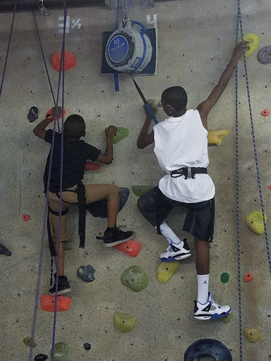 Rock Climbing Gym «Hangar 18 Indoor Climbing Gym - South Bay», reviews and photos, 4926 W Rosecrans Ave, Hawthorne, CA 90250, USA