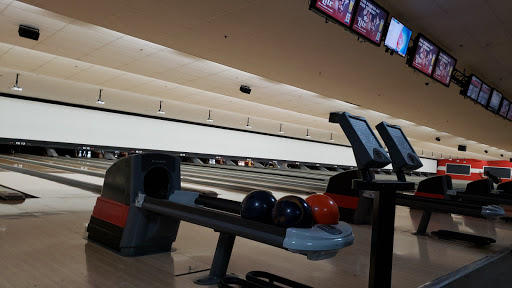 Bowling Alley «Brunswick Zone River Grove Lanes», reviews and photos, 3111 River Rd, River Grove, IL 60171, USA