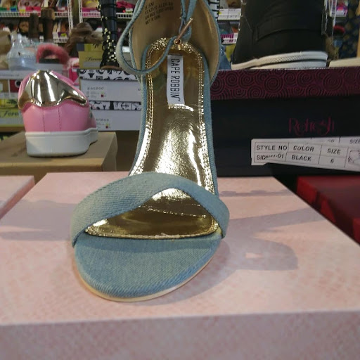 Shoe Store «SHOE! TIME 87», reviews and photos, 8533 S Cottage Grove Ave, Chicago, IL 60619, USA