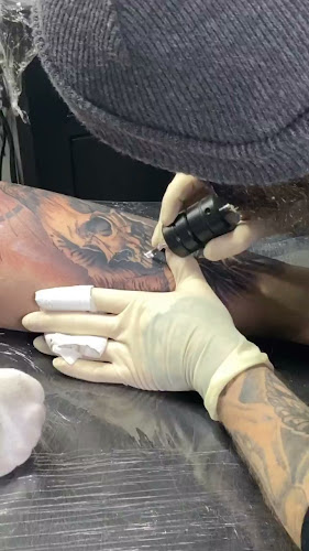 Black Iron Tattoo - Estúdio de tatuagem