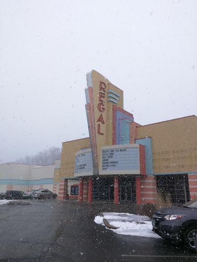 Movie Theater «Regal Cinemas Interstate Park 18», reviews and photos, 1089 Interstate Pkwy, Akron, OH 44312, USA