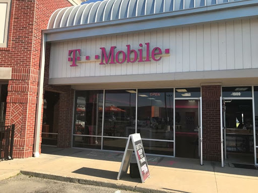 Cell Phone Store «T-Mobile», reviews and photos, 1913 Melody Ln, Greenfield, IN 46140, USA