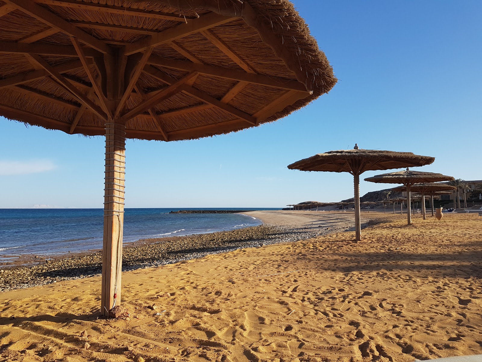 Φωτογραφία του Laguna Bay με μακρά ευθεία ακτή
