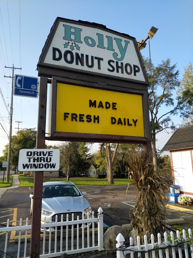 Donut Shop «Holly Donut Shop», reviews and photos, 421 N Saginaw St, Holly, MI 48442, USA