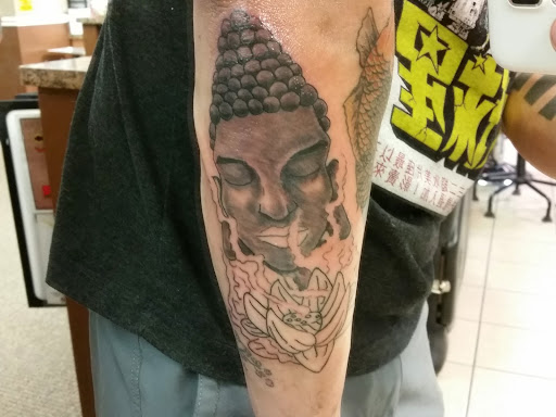 Tattoo Shop «American Pride Tattoos Waterford», reviews and photos, 5154 Highland Rd, Waterford Twp, MI 48327, USA