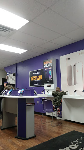 Cell Phone Store «MetroPCS Authorized Dealer», reviews and photos, 31 E Broad St, Paulsboro, NJ 08066, USA
