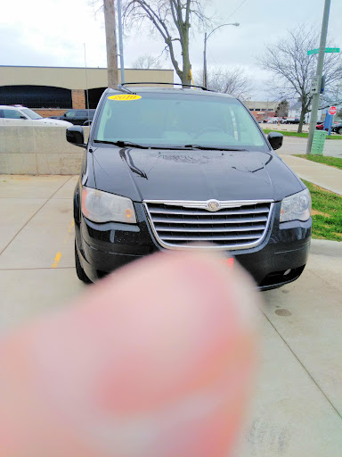 Used Car Dealer «Advantage Auto Sales Inc», reviews and photos, 1525 W Market St, Bloomington, IL 61701, USA