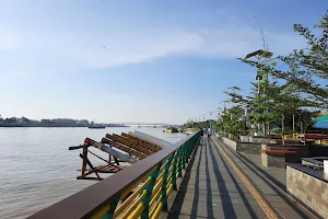 Pontianak waterfront B image