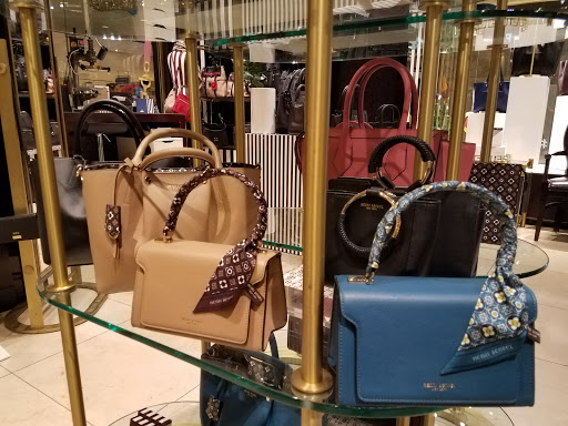 Fashion Accessories Store «Henri Bendel», reviews and photos, 845 N Michigan Ave, Chicago, IL 60611, USA