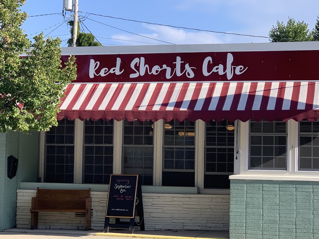 Red Shorts Cafe 53073