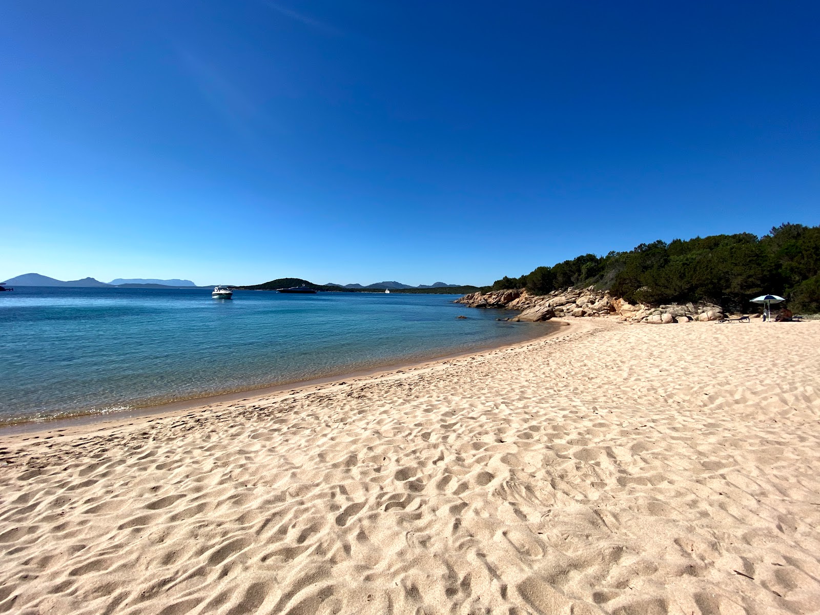 Foto van Piccola Lisciaruja Strand met blauw puur water oppervlakte