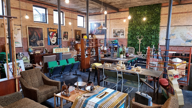 Comentarii opinii despre Peggy McCools Antiques & Vintage