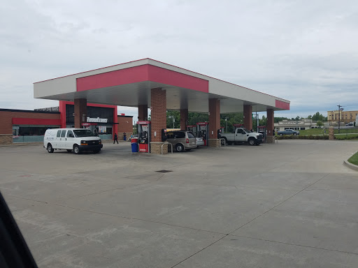 Gas Station «Thorntons», reviews and photos, 945 W Central Ave, Springboro, OH 45066, USA