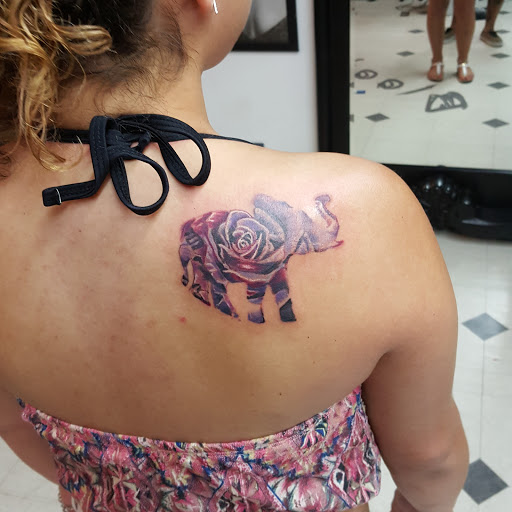 Tattoo Shop «Bloodline Tattoos», reviews and photos, 3304 Auburn St, Houston, TX 77017, USA