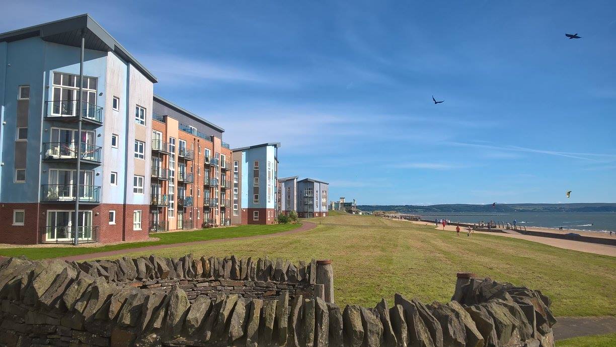 Foto av Llanelli strand med rymlig strand