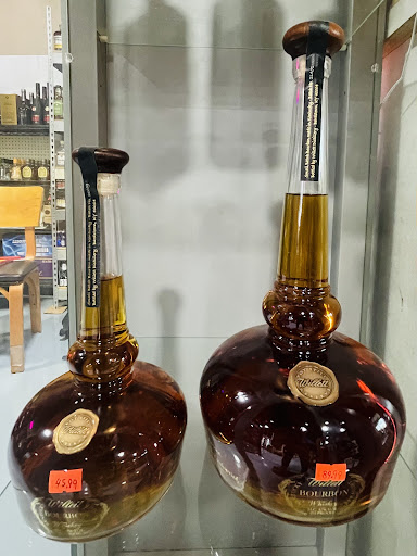 Liquor Store «Liquor & Tobacco Depot», reviews and photos, 570 N Schmale Rd, Carol Stream, IL 60188, USA