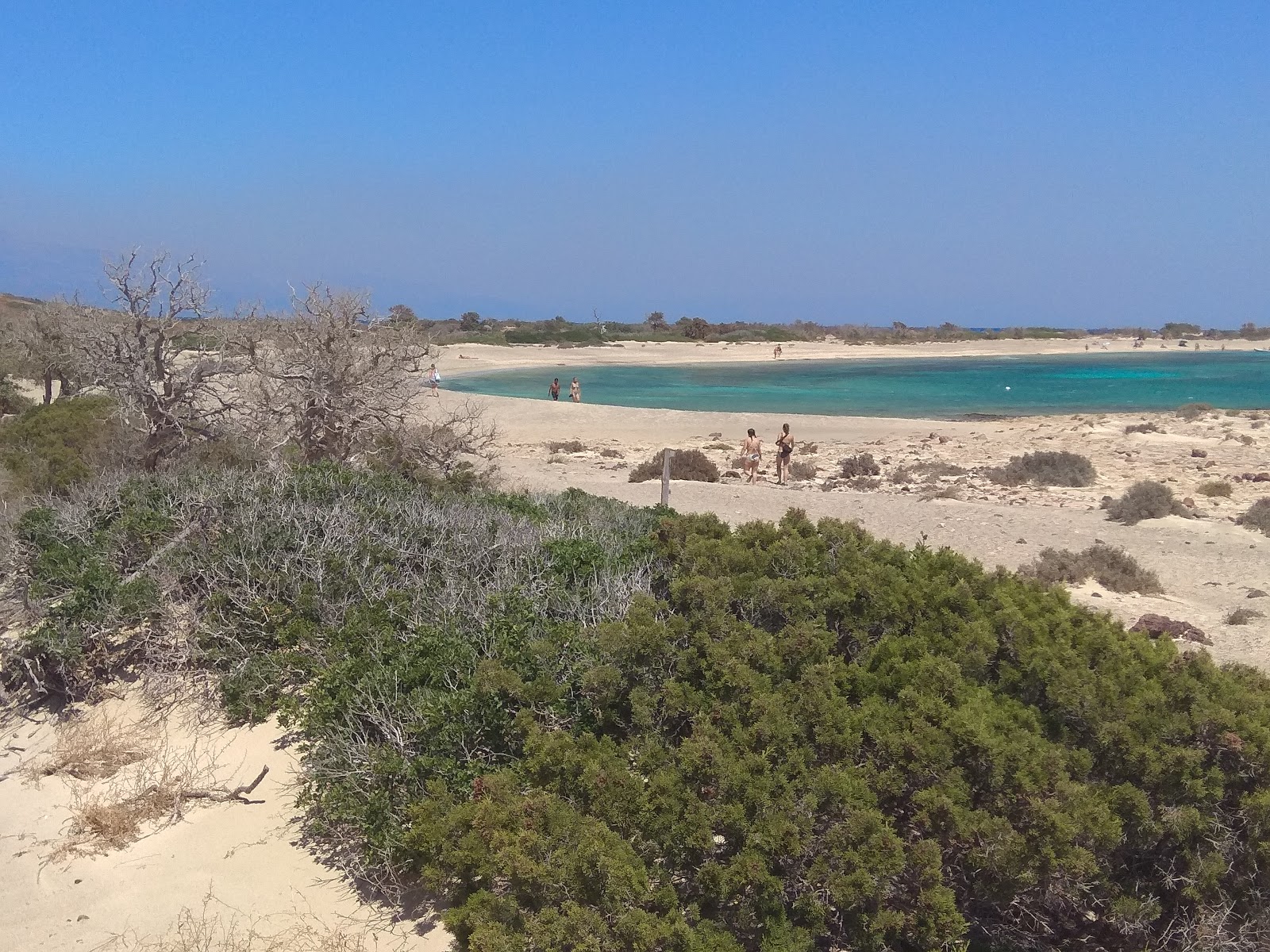 Foto von Frangou Mnima mit heller sand Oberfläche