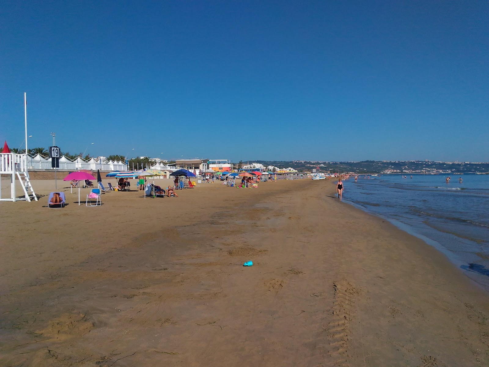San Salvo Marina Beach的照片 带有长直海岸