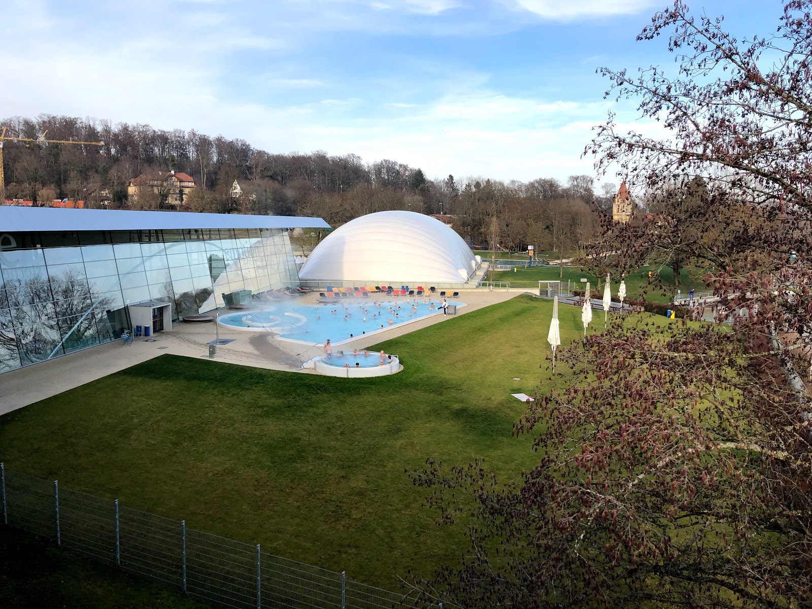 Zdjęcie Bodensee-Therme Konstanz z powierzchnią trawa