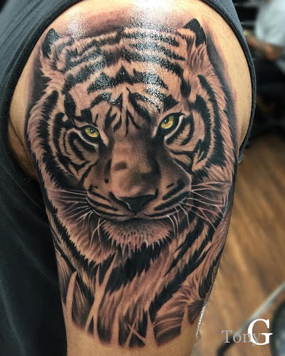 Tattoo Shop «Kings Tattoos & Piercings», reviews and photos, 2957 S Westmoreland Rd, Dallas, TX 75233, USA