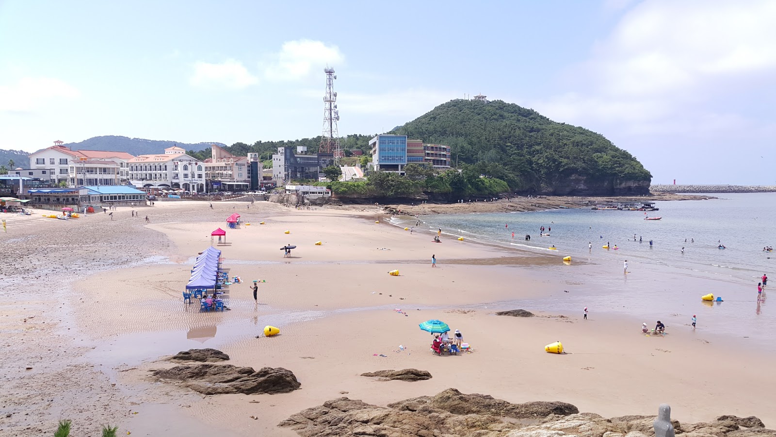 Gyeokpo Haenomi Beach的照片 带有宽敞的海湾