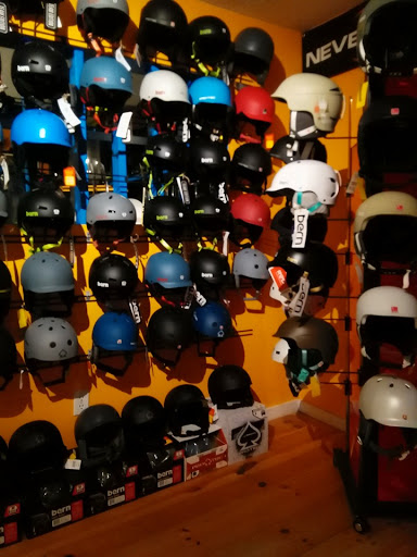 Snowboard Shop «No School Snowboard Shop», reviews and photos, 123 Old 108 Loop, Jeffersonville, VT 05464, USA