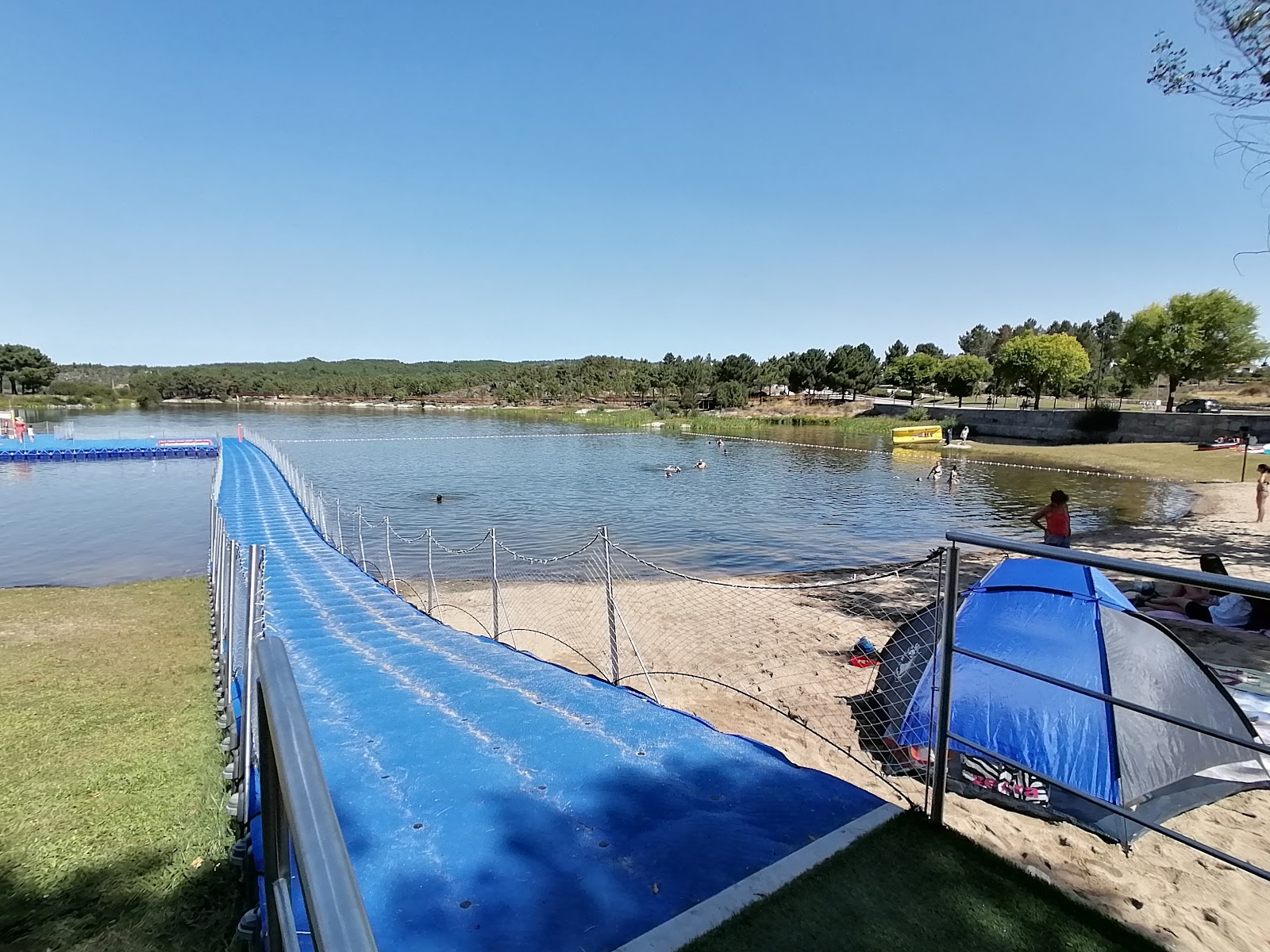 Praia Fluvial de Vila da Ponte'in fotoğrafı çok temiz temizlik seviyesi ile