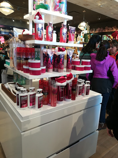 Beauty Supply Store «Bath & Body Works», reviews and photos, 2862 Town Center Blvd, Crestview Hills, KY 41017, USA