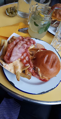 Plats et boissons du Restaurant de hamburgers O.B.U Organisation Des Burgers Unis à Paris - n°20