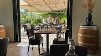 Atmosphère du Restaurant Le Petit Auzon à Vaison-la-Romaine - n°3