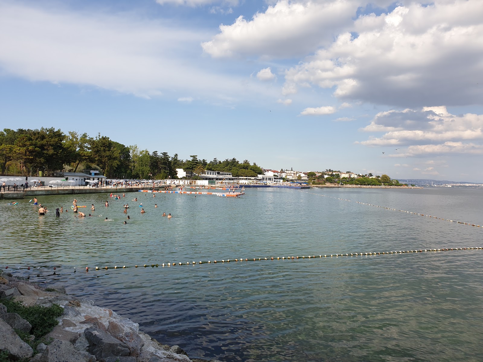 Φωτογραφία του Tuzla beach με ευθεία ακτή