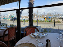 Atmosphère du Restaurant de fruits de mer Le Bistro du port à Honfleur - n°20