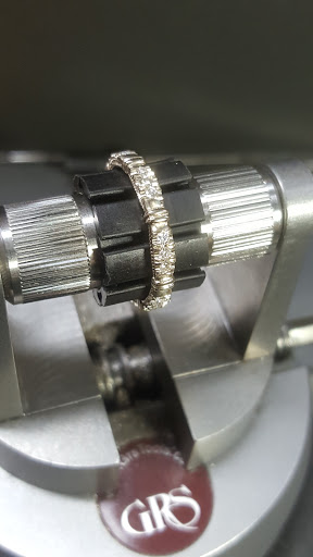 Jewelry Store «A & M Jewelers Antique & Modern Jewelry», reviews and photos, 708 N Rolling Rd, Catonsville, MD 21228, USA