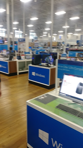 Electronics Store «Best Buy», reviews and photos, 2401 N Mayfair Rd, Wauwatosa, WI 53226, USA