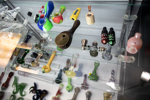 Tobacco Shop «410 Smoke Shop», reviews and photos, 2529 Mountain Rd, Pasadena, MD 21122, USA