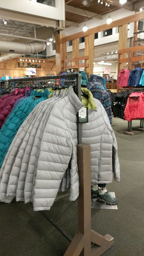 Clothing Store «L.L. Bean», reviews and photos, 6 Wayside Rd, Burlington, MA 01803, USA