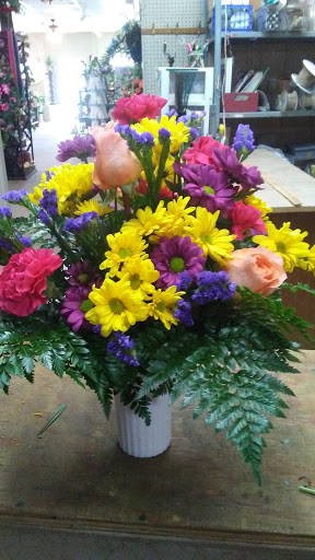 Florist «Camden Florist», reviews and photos, 212 W Main St, Camden, TN 38320, USA