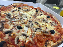 Plats et boissons du Pizzas à emporter Via Pizza Feu De Bois(camion) à Villeurbanne - n°2