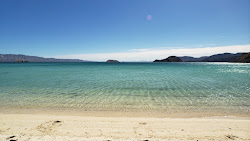 Playa Los Cocos'in fotoğrafı uçurumlarla desteklenmiş
