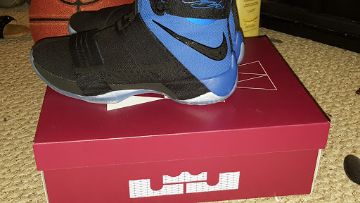 Clothing Store «Champs», reviews and photos, 205 E Broadway, Bloomington, MN 55425, USA