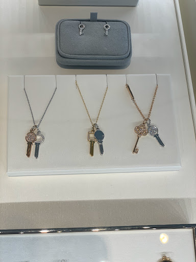 Jewelry Store «Tiffany & Co.», reviews and photos, 28699 Chagrin Blvd, Woodmere, OH 44122, USA